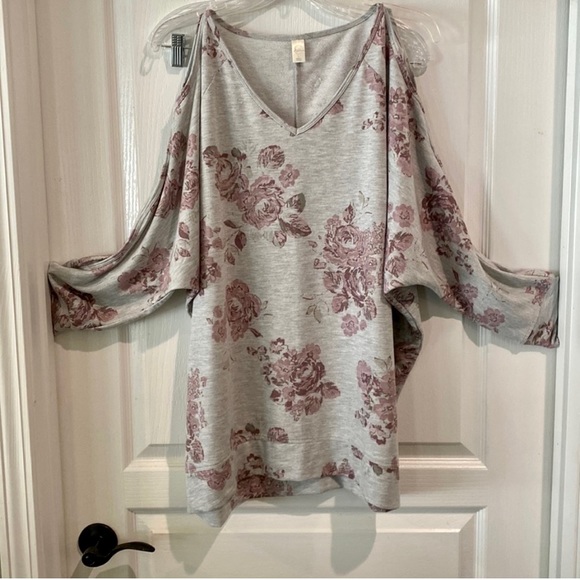 Cold shoulder Sweatshirt - Picture 1 of 2